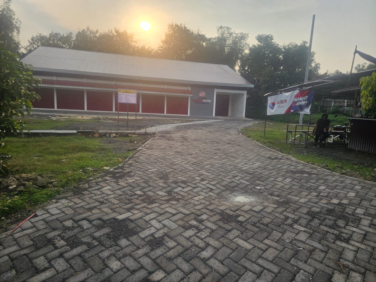 Dongkrak Ekonomi Lokal, Pemdes Kwadungan Lor Tuntaskan Pavingisasi Jalan di Dusun Kwadungan Lor I